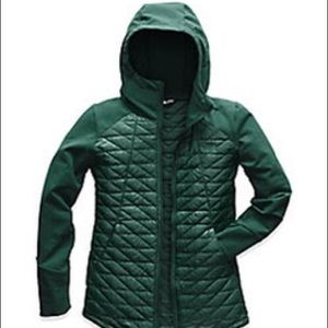 North Face Women’s Motivation Thermoball in Small